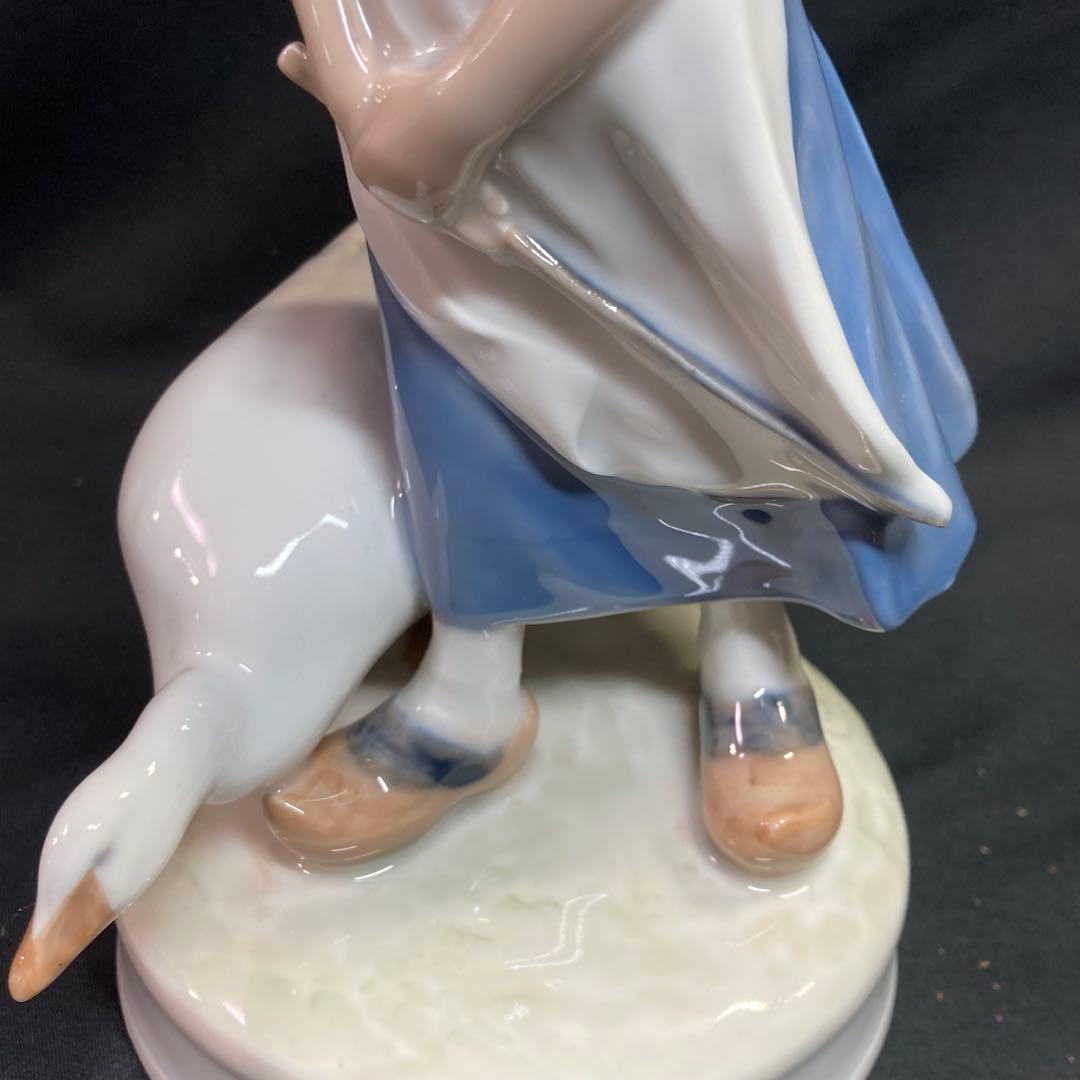 はなぞの様【美品】ロイヤルコペンハーゲン ガチョウと歩く少女 シルバースワン