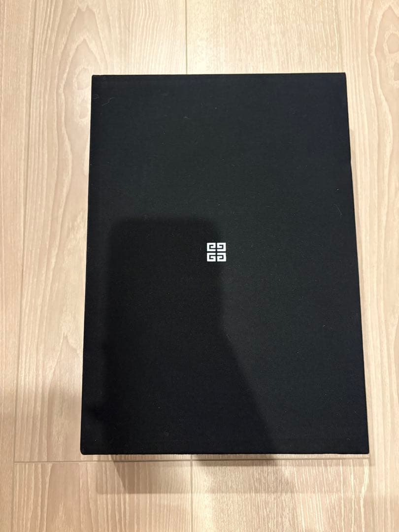 洋書　GIVENCHY CATWALK ジバンシィ