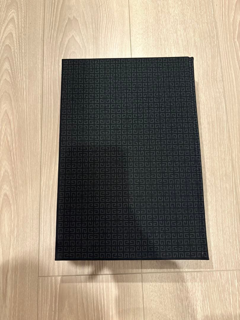 洋書　GIVENCHY CATWALK ジバンシィ