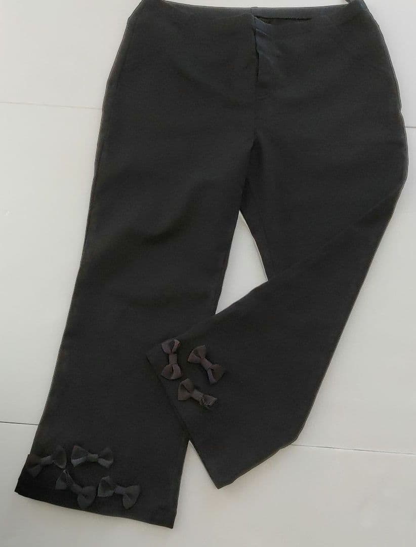 お値下げ！【✨未使用品✨】ローズティアラ　裾元にリボン付いたパンツ
