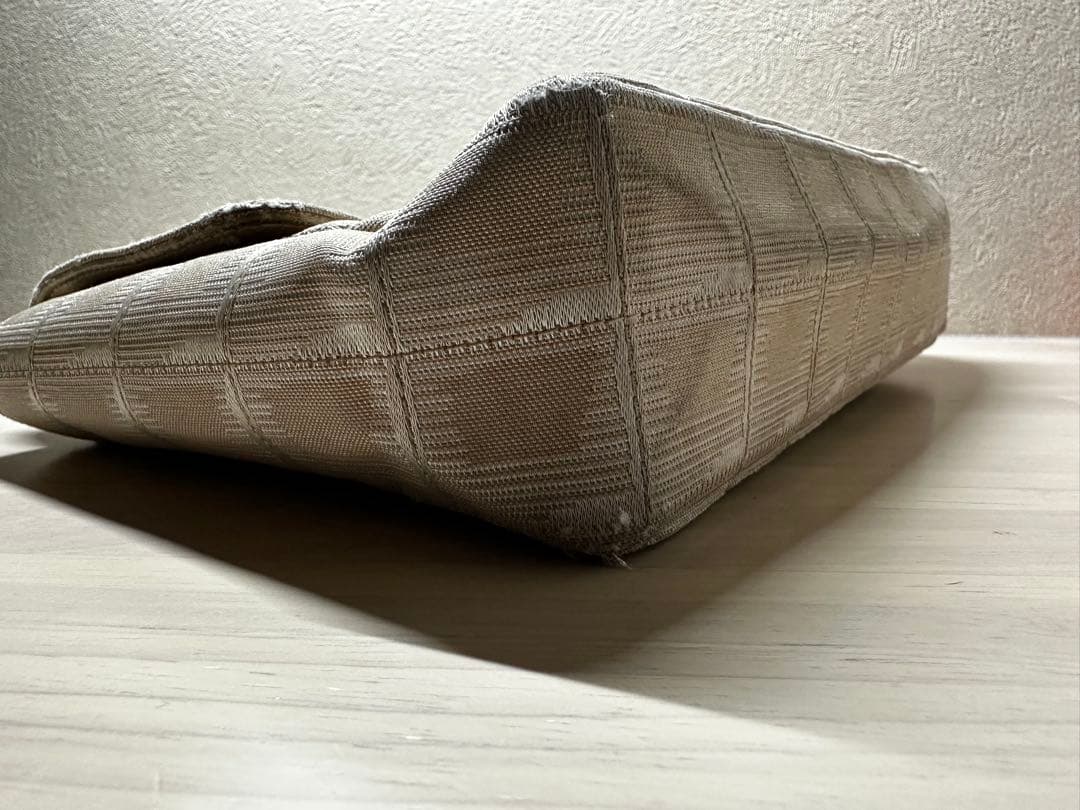 CHANEL　シャネル　ニュートラベルライン　ショルダーバッグ　チェーンバッグ