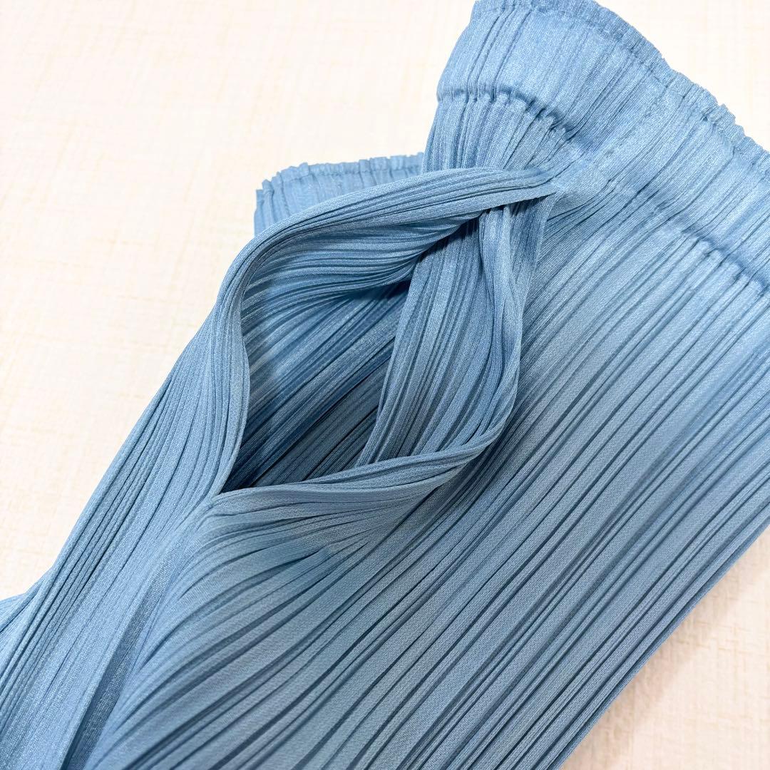 近年モデル　プリーツプリーズ　ロングパンツ　ポケット　ライトブルー　サイズ4