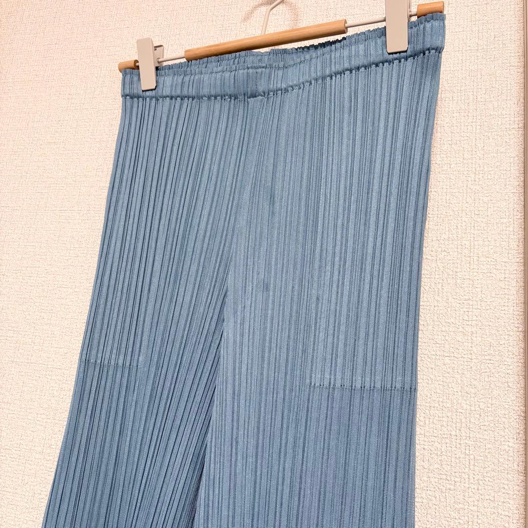 近年モデル　プリーツプリーズ　ロングパンツ　ポケット　ライトブルー　サイズ4
