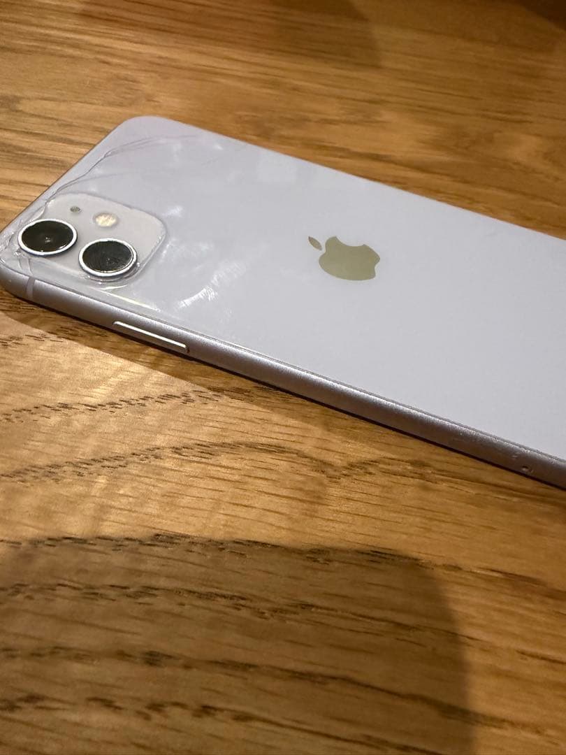 iPhone11 128GB パープル　背面割れあり