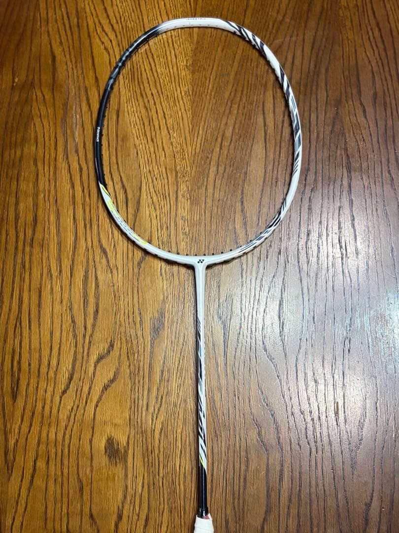 YONEX ASTROX 99プロ4uG5ホワイト/ブラック/イエロー