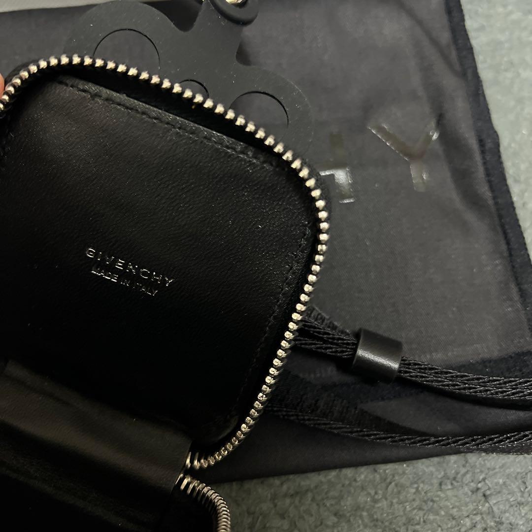 【新品未使用】ジバンシー/Air Pods・スマホケース