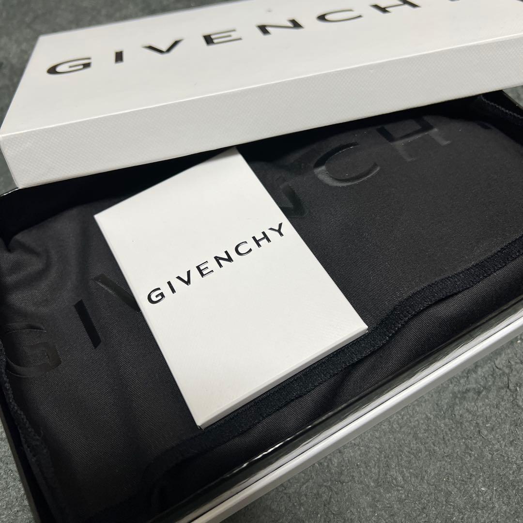 【新品未使用】ジバンシー/Air Pods・スマホケース