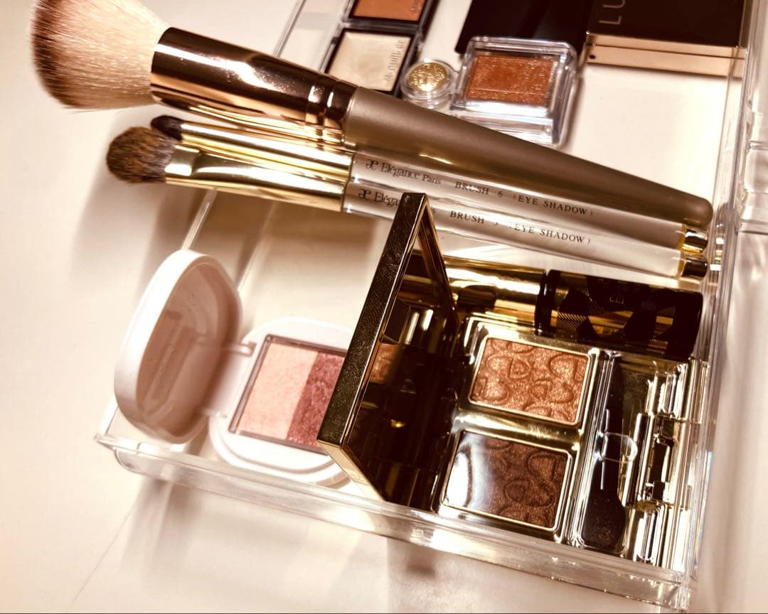 エレガンス　アイシャドウ　アルモニーアイズ　ルナソル