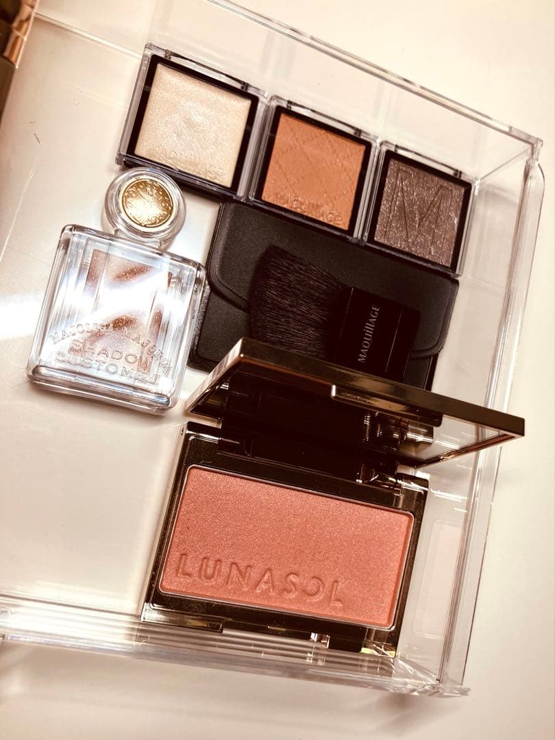 エレガンス　アイシャドウ　アルモニーアイズ　ルナソル