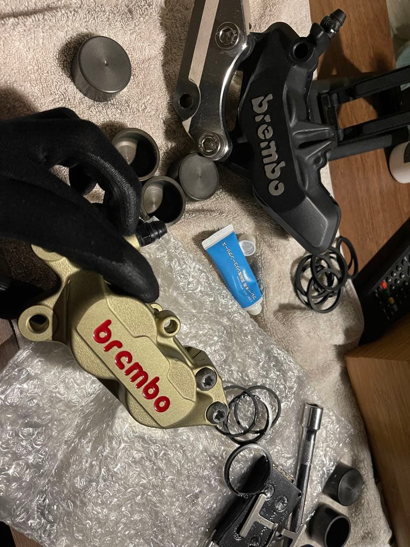 【新品訳あり格安】brembo /ブレンボ　新ロゴ　4POT 左用40mmピッチ