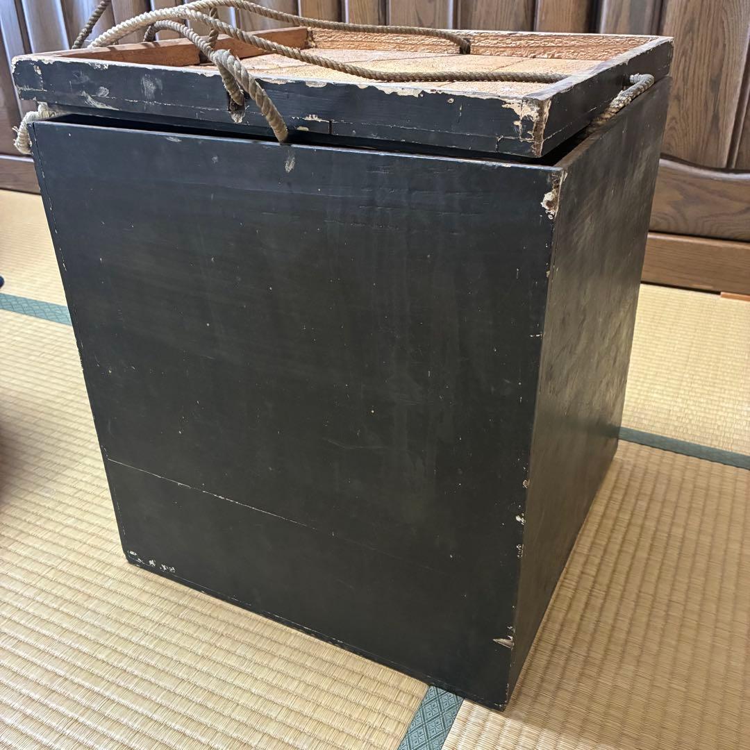 漆器　行器　外居　円筒型　4本脚　蓋付き　年代物アンティーク品　餅まき用　木箱付