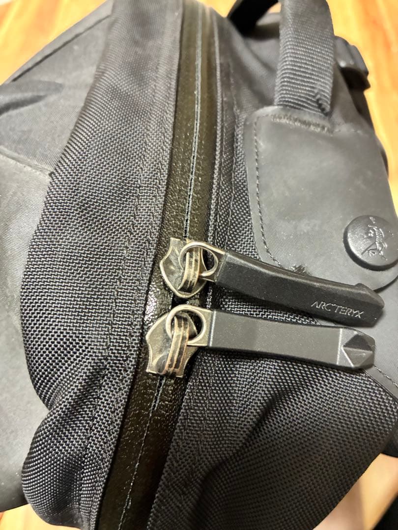 ARC'TERYX Arro22 × 24K Black