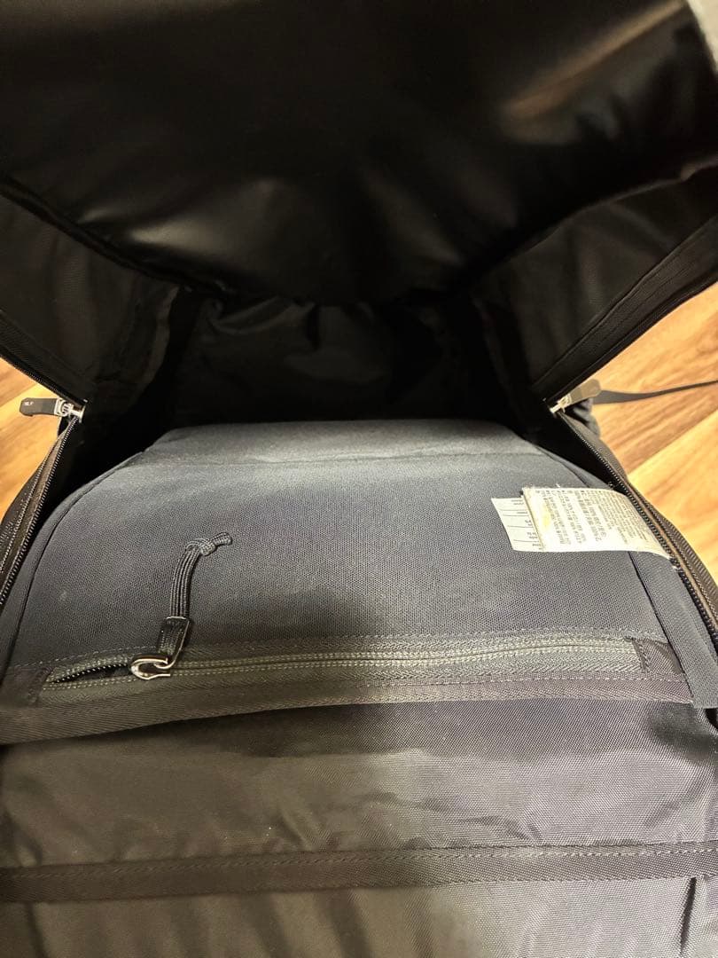 ARC'TERYX Arro22 × 24K Black