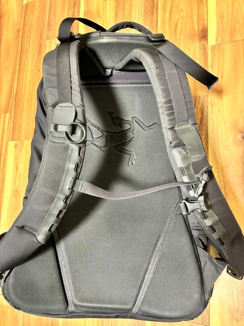 ARC'TERYX Arro22 × 24K Black