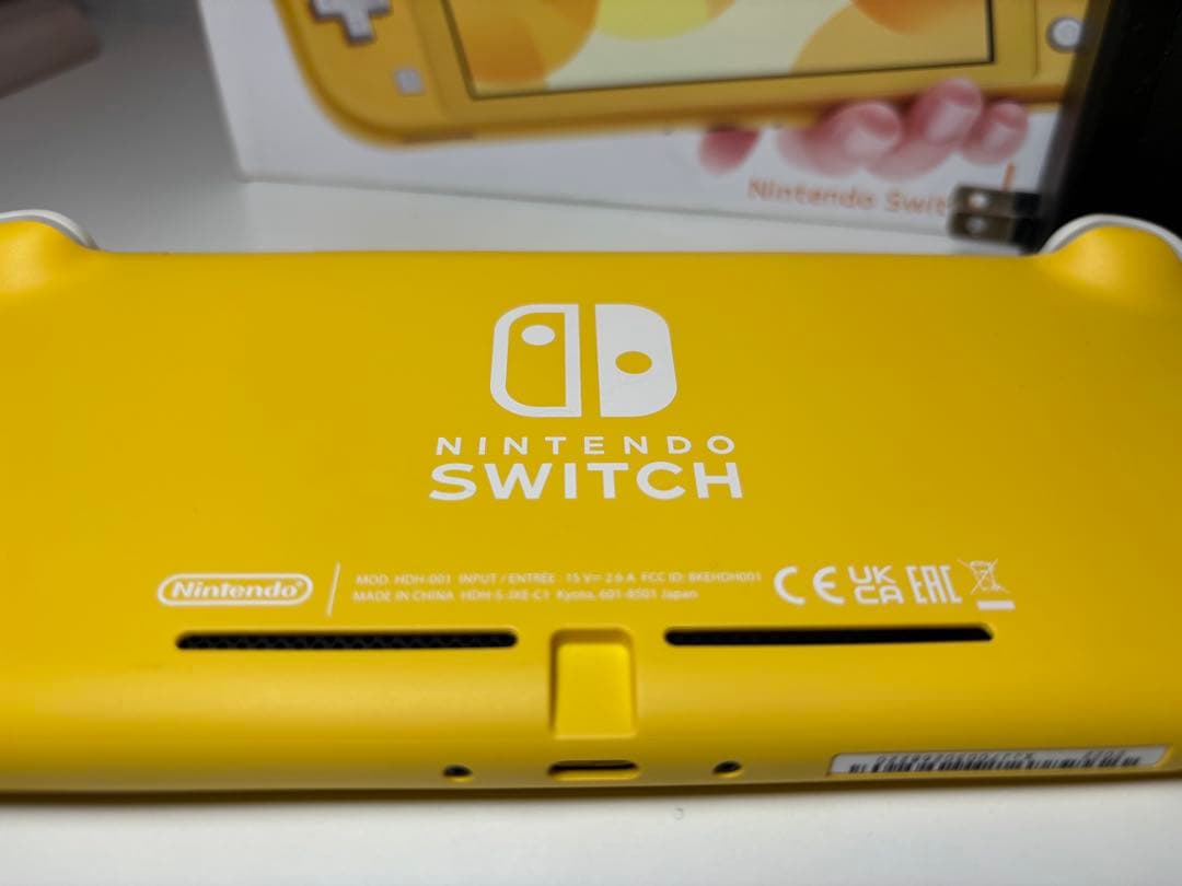 【美品】任天堂 スイッチライトNintendo Switch Lite