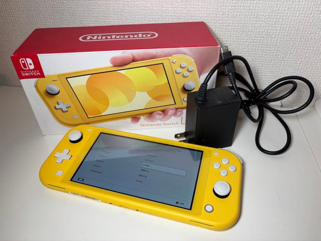 【美品】任天堂 スイッチライトNintendo Switch Lite