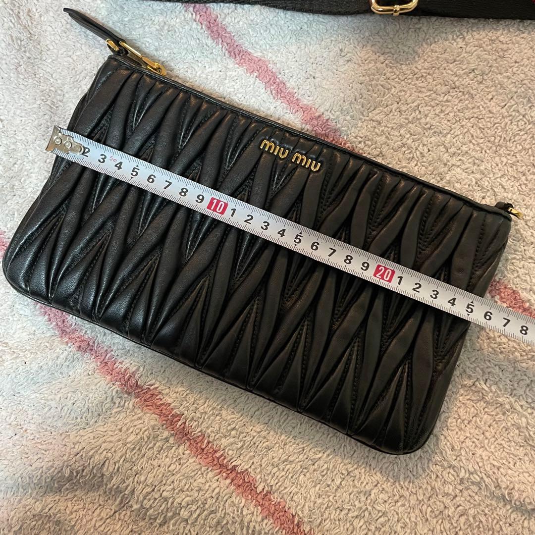 miumiu レザー ブラック ショルダーバッグ　クラッチバッグ　ミュウミュウ