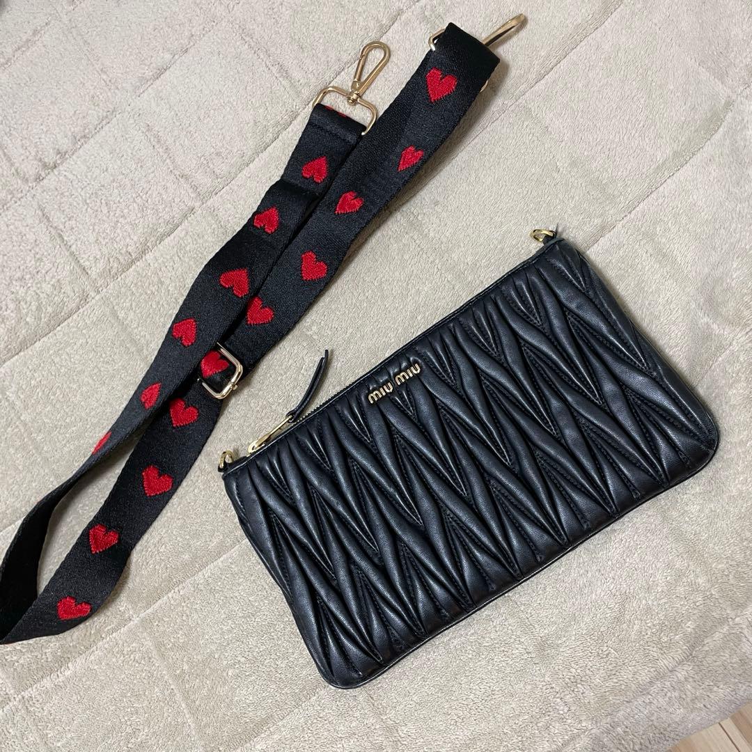 miumiu レザー ブラック ショルダーバッグ　クラッチバッグ　ミュウミュウ