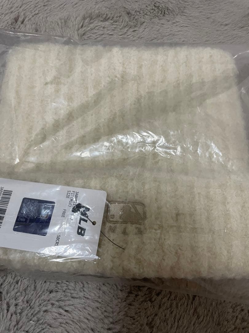 【新品未開封】MLB Korea 猫耳ニット帽　ホワイト　韓国限定　カリナ