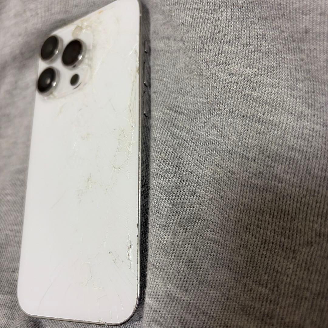 iPhone 14Pro ホワイト 背面ひび割れ