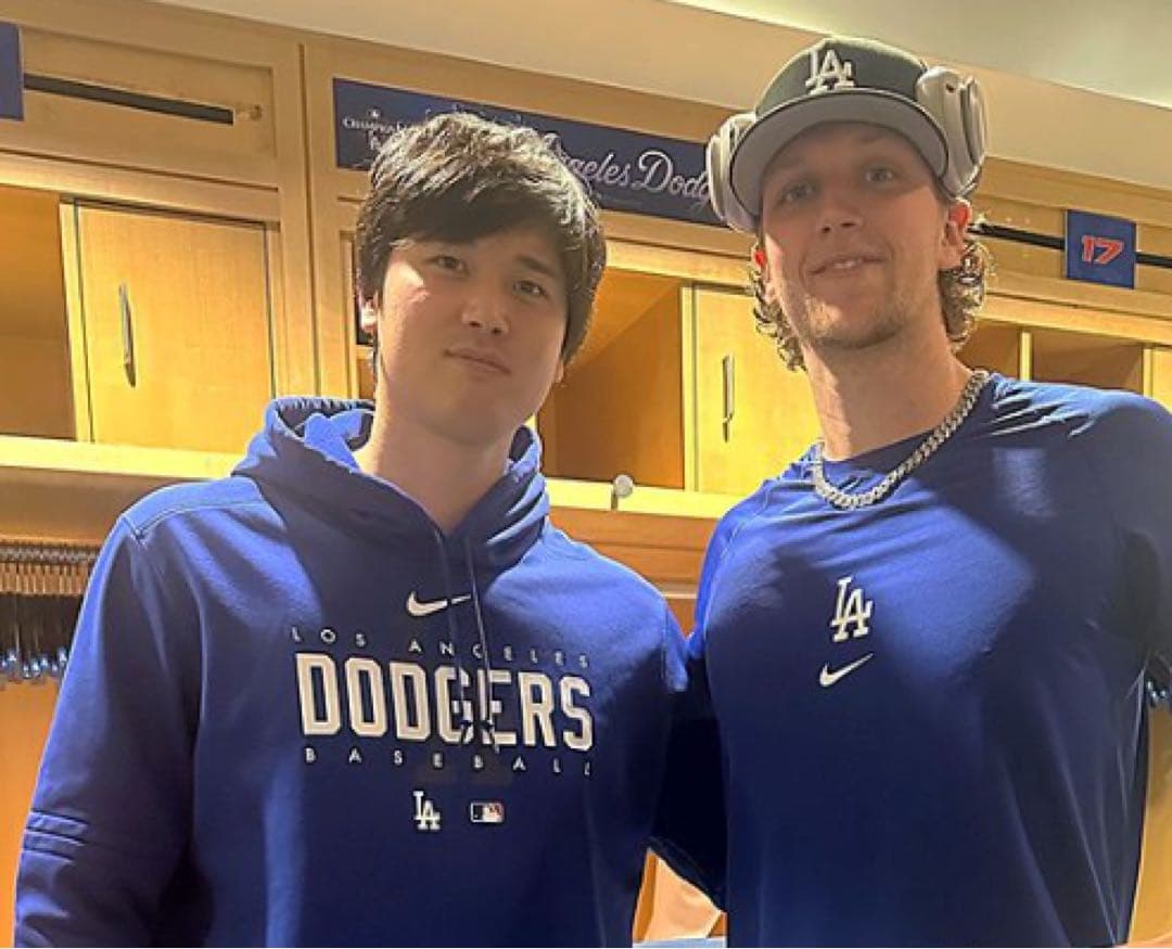 ドジャース オーセンティック パーカー 大谷翔平着用モデル