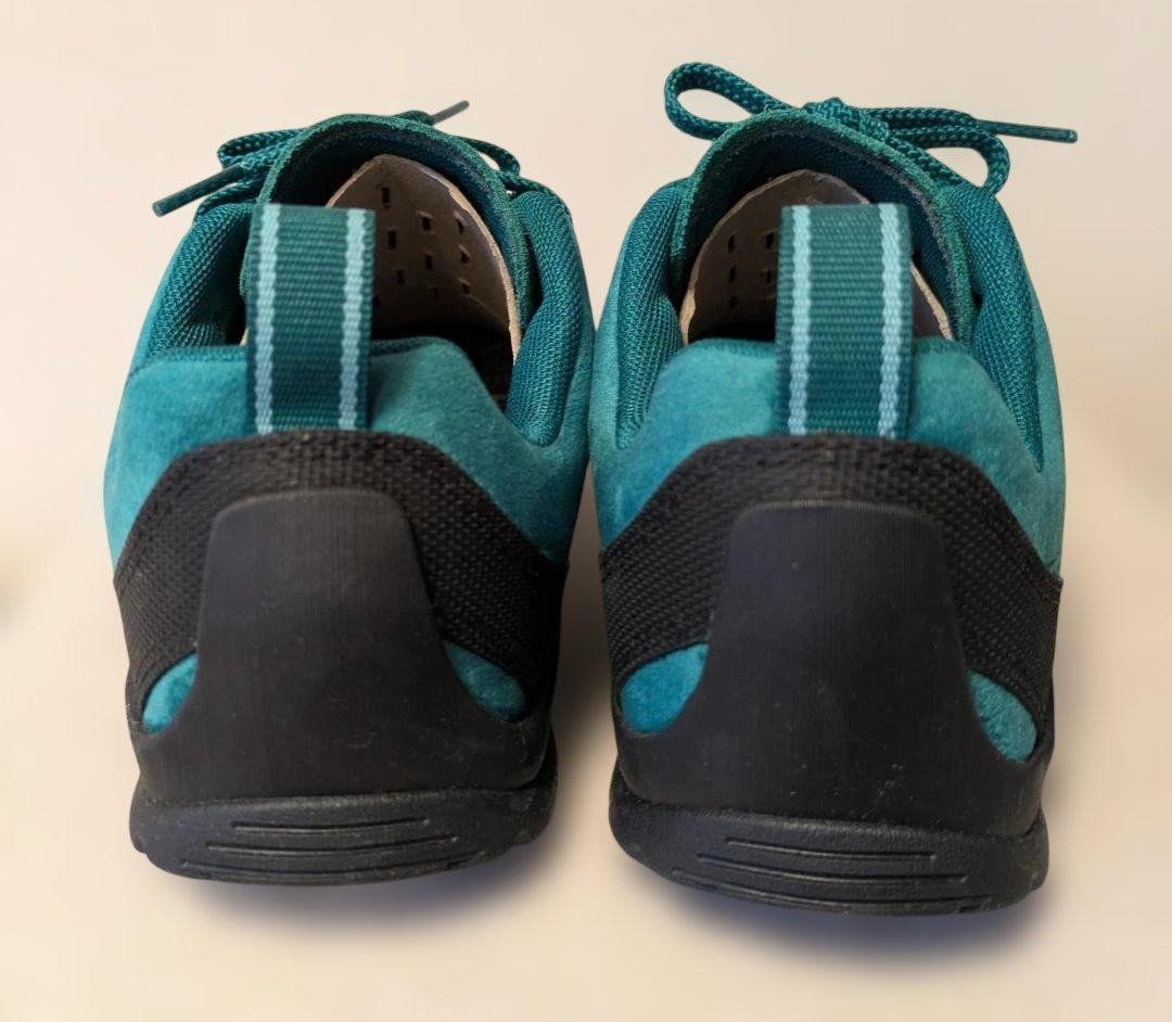 再値下げ！新品KEEN JASPER 22.5cm 色違いのひも付き