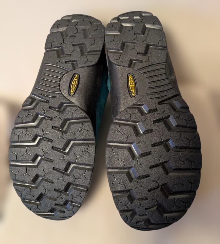 再値下げ！新品KEEN JASPER 22.5cm 色違いのひも付き