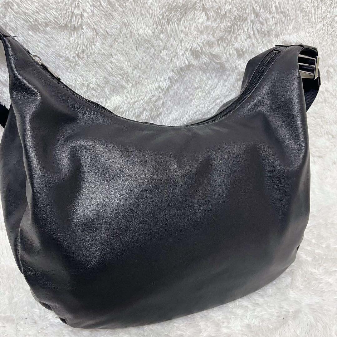 極美品 russetソフトレザーラウンドビッグショルダーバッグ ブラック A4