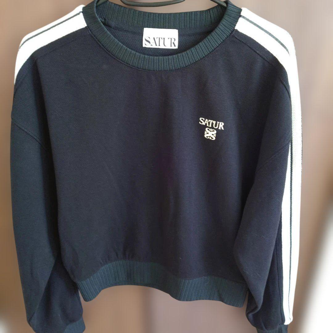 SATUR ブラック トレーナー Sサイズ
