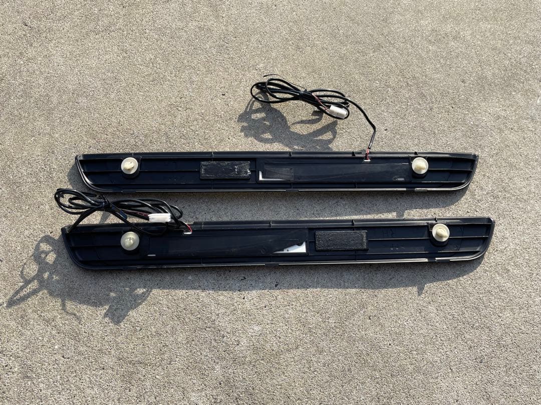 ゼロクラウン 純正OP スカッフイルミネーション 光る スカッフプレート