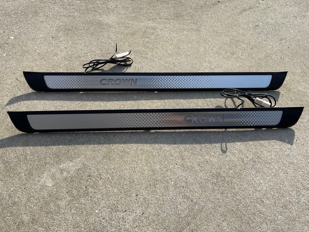 ゼロクラウン 純正OP スカッフイルミネーション 光る スカッフプレート
