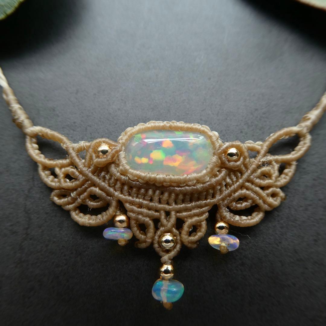 オパールのマクラメネックレス