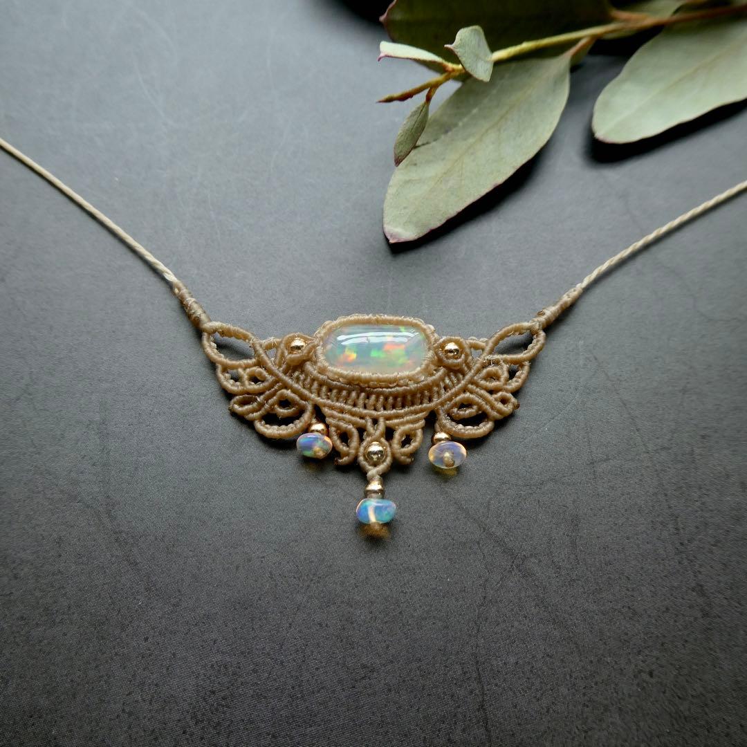 オパールのマクラメネックレス