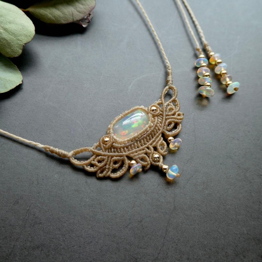 オパールのマクラメネックレス