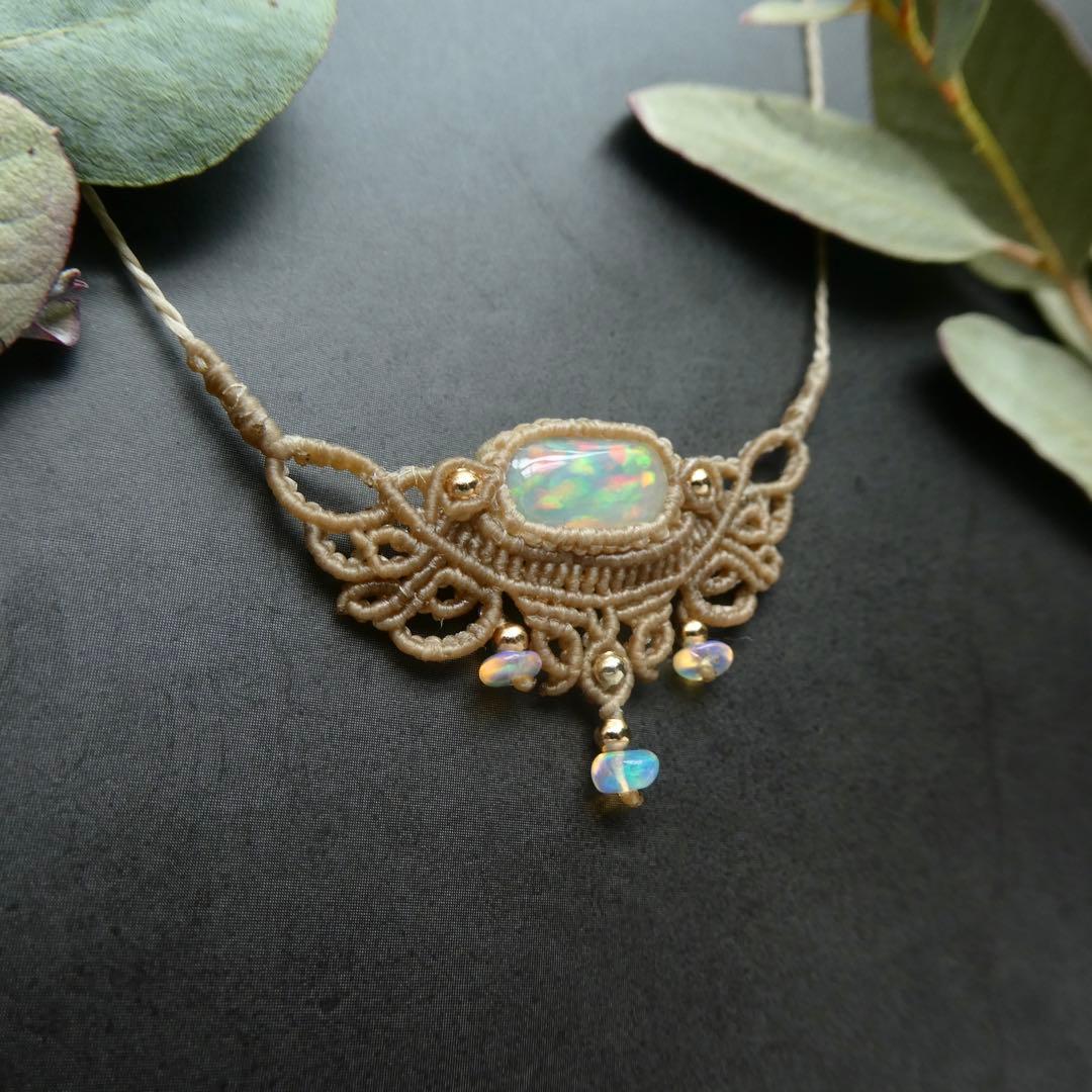 オパールのマクラメネックレス