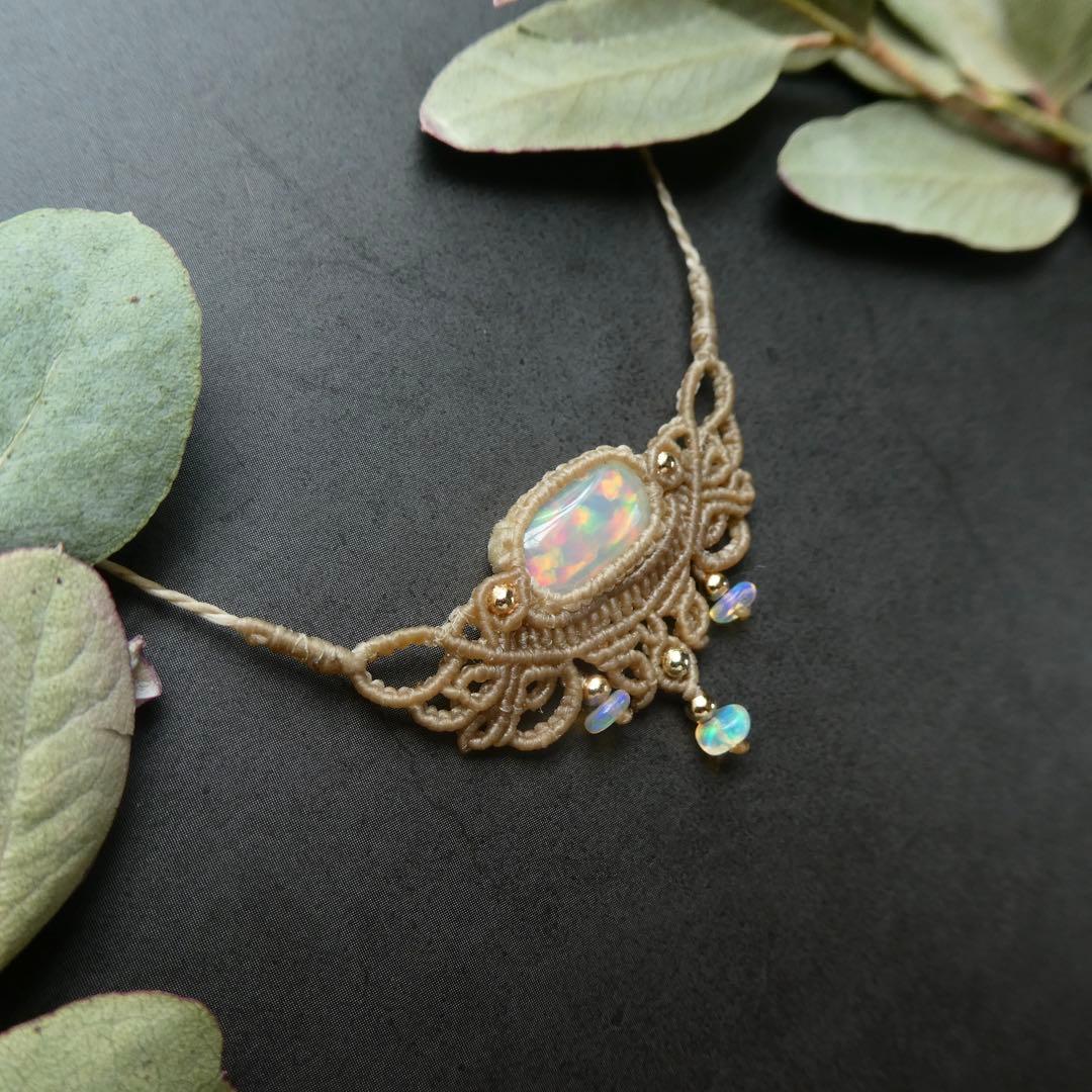 オパールのマクラメネックレス