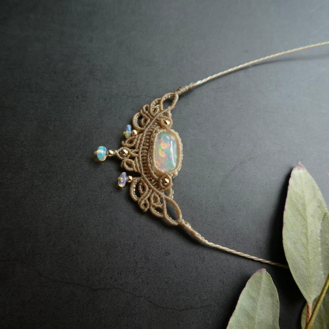 オパールのマクラメネックレス