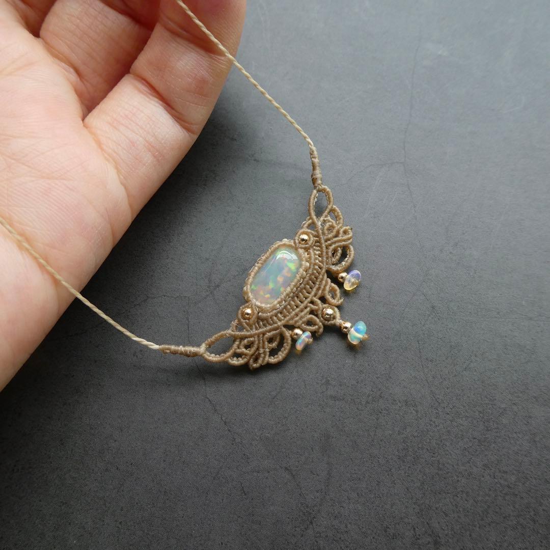 オパールのマクラメネックレス