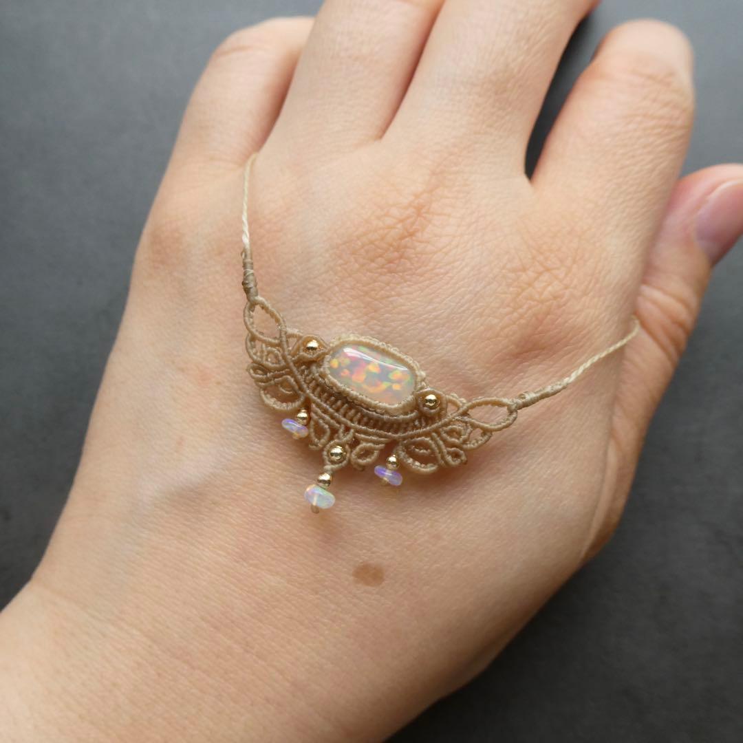 オパールのマクラメネックレス