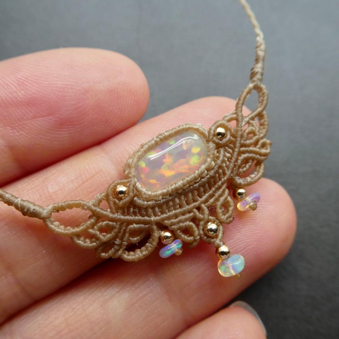 オパールのマクラメネックレス