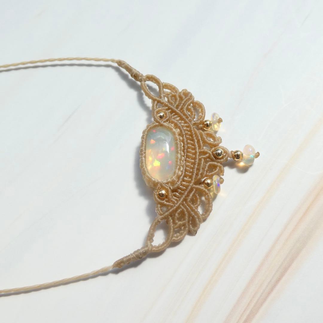 オパールのマクラメネックレス