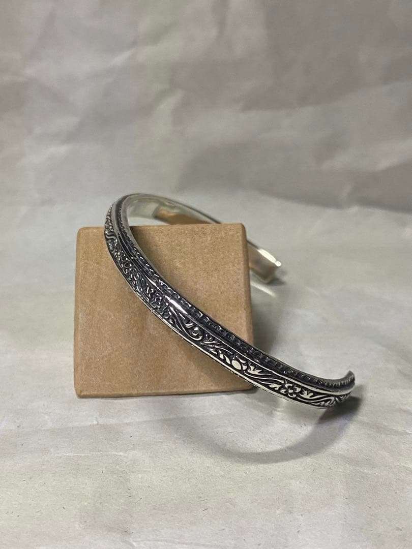 ソカロ　シルバーバングル　『ナロウアイビー』　Sサイズ