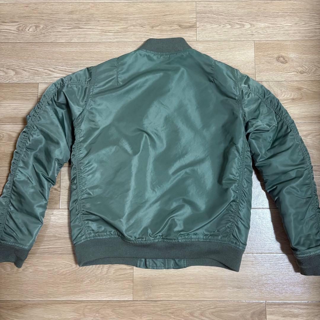 suoAVIREX MA-1フライトジャケット オリーブグリーン