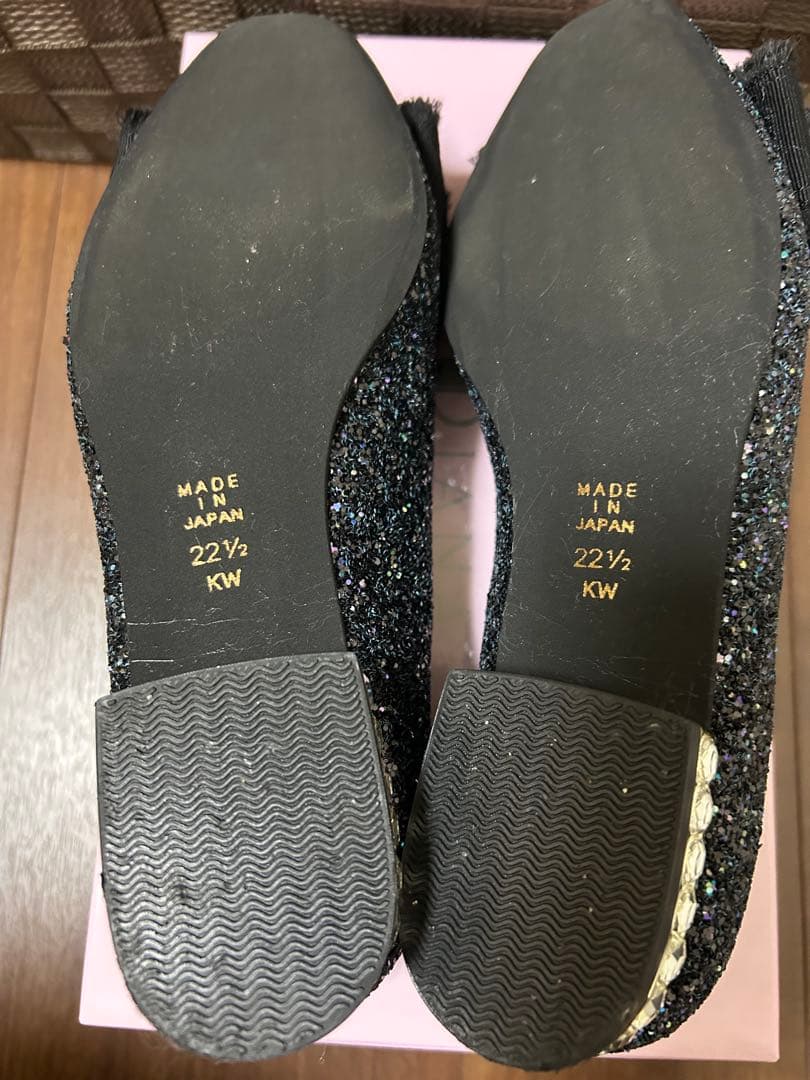 美品　Diana ブラックグリッターフラットシューズ 22.5センチ
