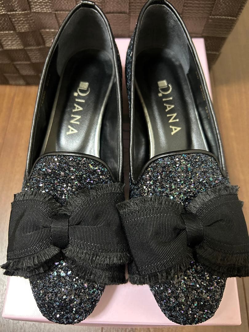 美品　Diana ブラックグリッターフラットシューズ 22.5センチ
