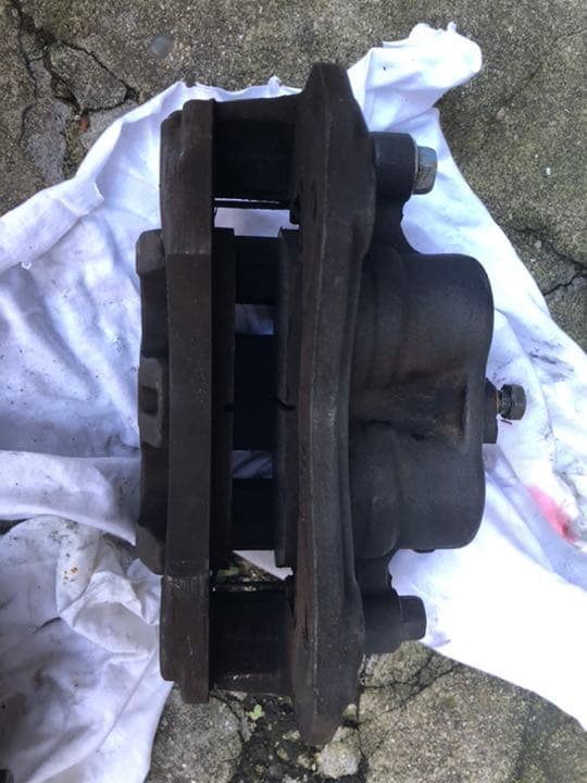 し*な様 コルトプラス　FTO 2ポットブレーキキャリパー流用　パット、セット