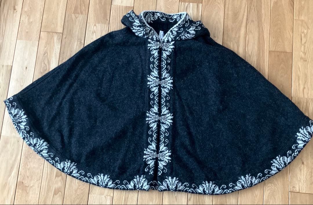 北欧倶楽部　フィンランド製ケープコート　毛100%