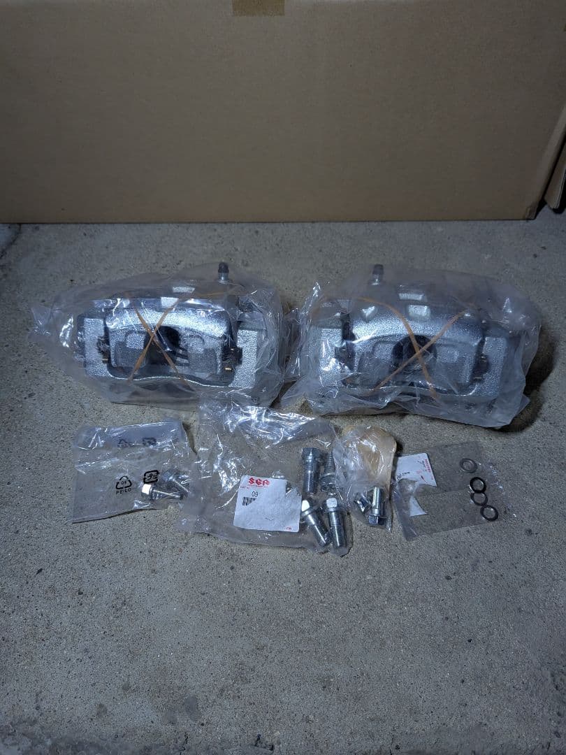 【新品】スズキ純正 ZC33S用 ブレーキキャリパー(フロント)