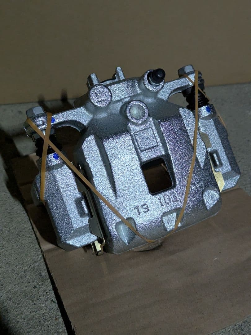 【新品】スズキ純正 ZC33S用 ブレーキキャリパー(フロント)