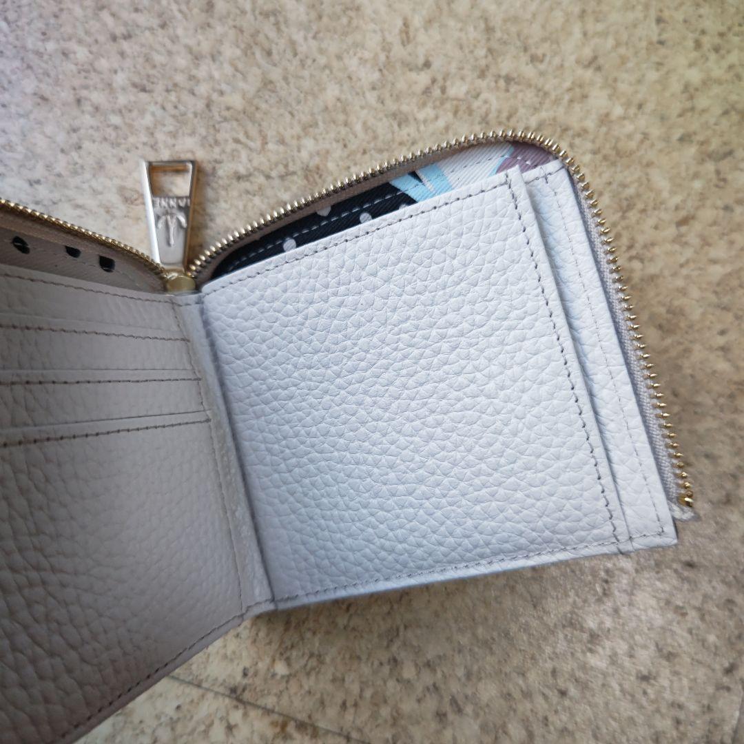 ☆新品未使用☆イアンヌ パル エッフェル塔から花束を 二つ折り財布